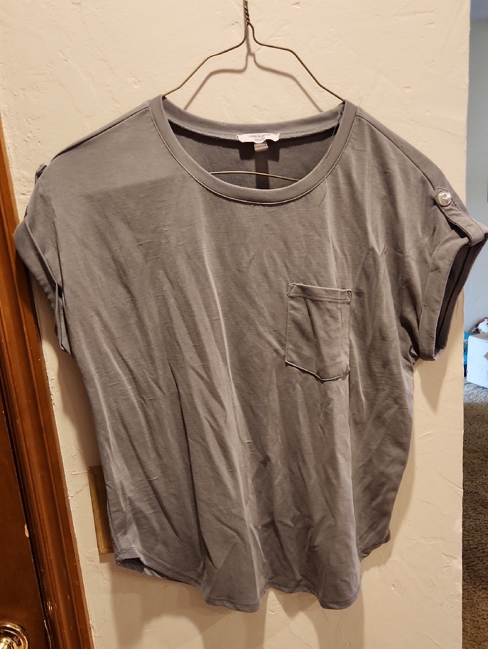 Cable & Gauge Women's Short-Sleeve Crew Pocket Tee in Gray